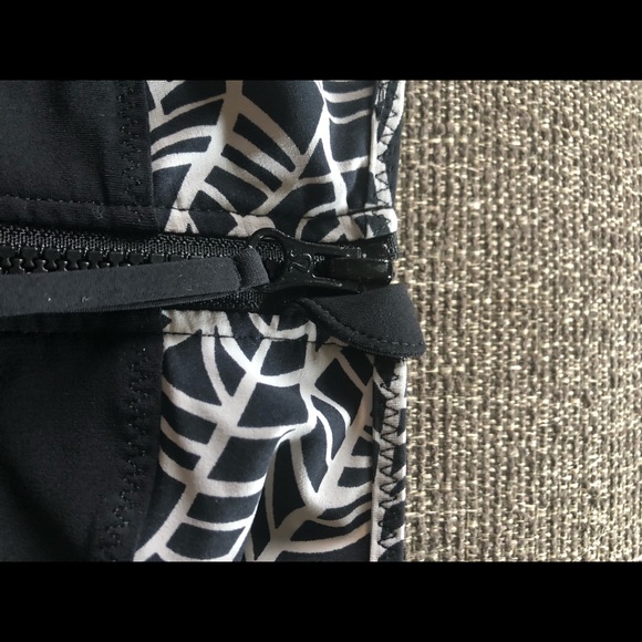 Lululemon top - Picture 3 of 5